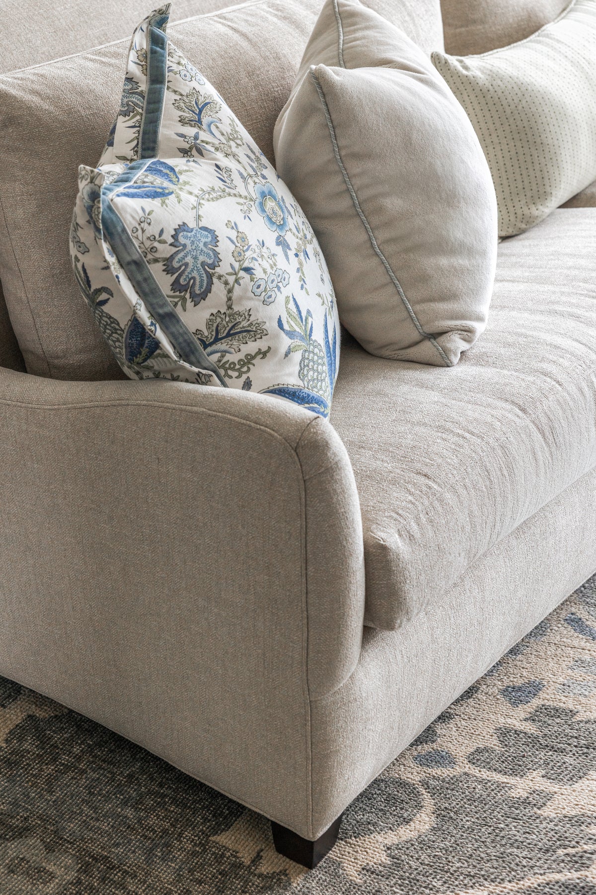 Etta Sofa